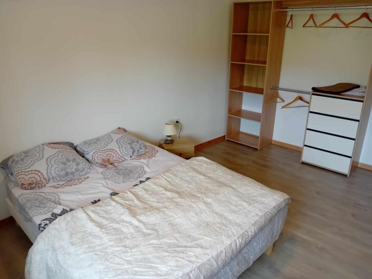 Grand Appartement Avec Terrasse Wignehies Kültér fotó