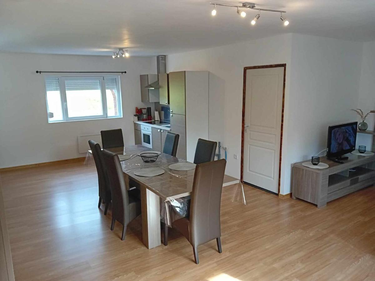 Grand Appartement Avec Terrasse Wignehies Kültér fotó